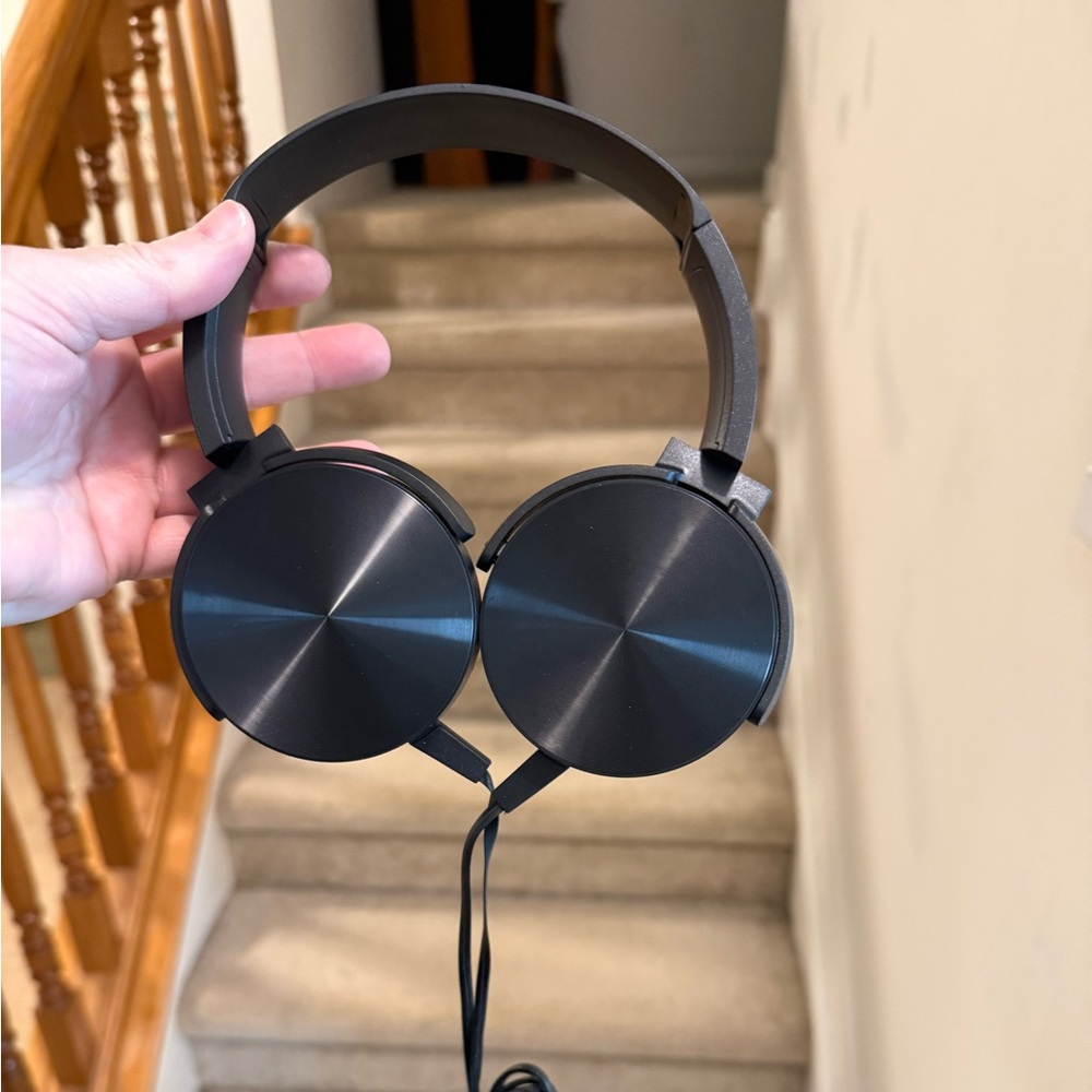 Black Santana Over-Ear Headphones